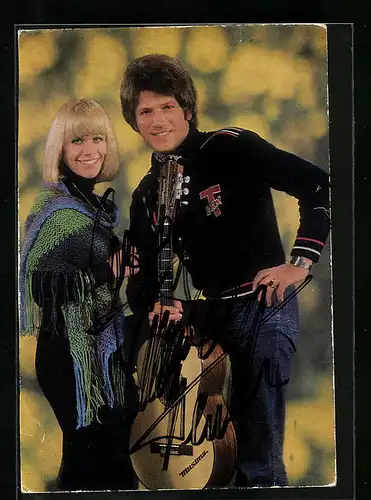 AK Musiker Monika Hauff und Klaus-Dieter Henkler mit Gitarre, Autograph