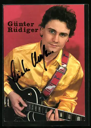AK Musiker Günter Rüdiger mit Gitarre, Autograph