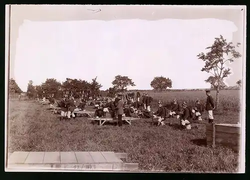 Fotografie Brück & Sohn Meissen, Ansicht Bautzen, Schiessübung der Soldaten in Uniform Rgt. 103 mit Pickelhaube