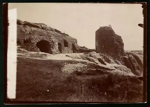 Fotografie Brück & Sohn Meissen, Ansicht Blankenburg / Harz, Blick auf die Ruine Regenstein mit Oberburg, Burgkapelle