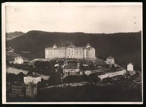 Fotografie Brück & Sohn Meissen, Ansicht Karlsbad, Blick auf die Stadt mit dem Grandhotel Imperial