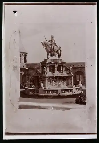 Fotografie Brück & Sohn Meissen, Ansicht Budapest, Blick auf das Reiterdenkmal König Stephan der Heilige