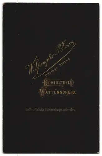 Fotografie W. Spengler-P. Zorn, Wattenscheid, Älterer Herr im Anzug mit Fliege