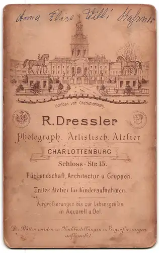 Fotografie R. Dressler, Berlin-Charlottenburg, Schlossstrasse 15, Anna, Elise und Willi Kassner mit einem Gewehr