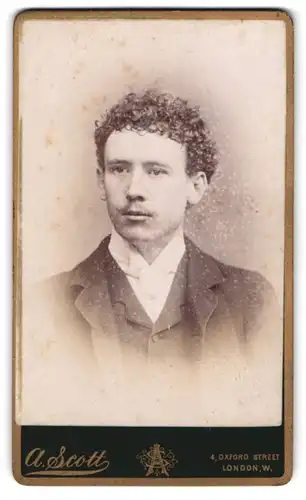 Fotografie A. Scott, London, 4 Oxford Street, Junger Herr mit Schnurrbart
