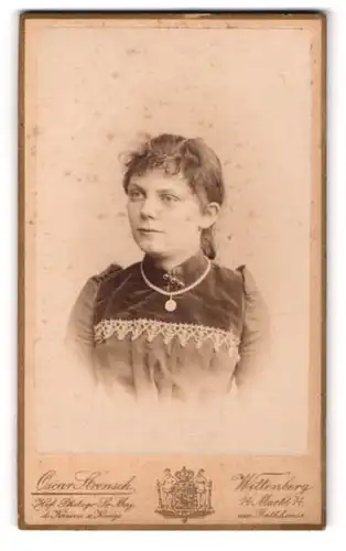 Fotografie Oscar Strensch, Wittenberg, Markt 14, Junge Dame mit Halskette