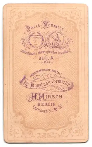 Fotografie H. Hirsch, Berlin, Christinen-Str. 36, Bildhübsche Dame mit Ohrring und Schleife