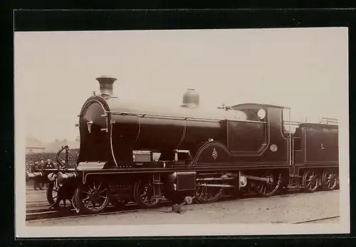 AK Englische Eisenbahn mit Kennung 720 im Bahnhof stehend