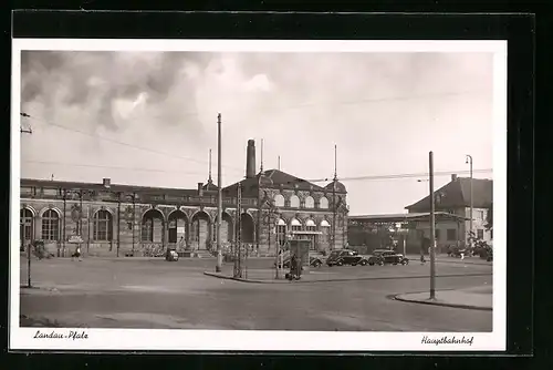 AK Landau /Pf., Strassenpartie am Hauptbahnhof