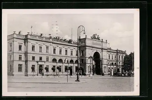 AK Gera i. Thür., Platz mit Hauptbahnhof