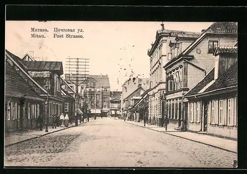 AK Mitau, Strassenpartie Post Strasse, mit Nonnen