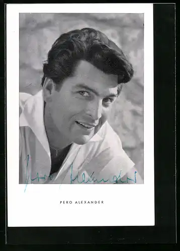 AK Schauspieler Pero Alexander lächelt freundlich