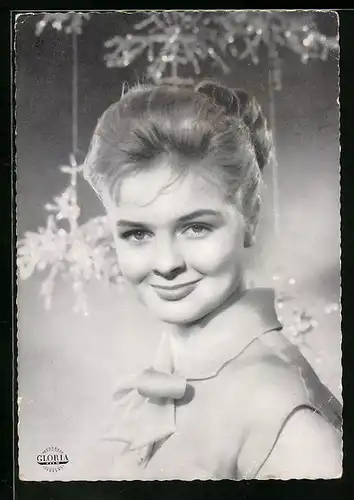 AK Schauspielerin Sabine Sinjen mit schönem Lächeln