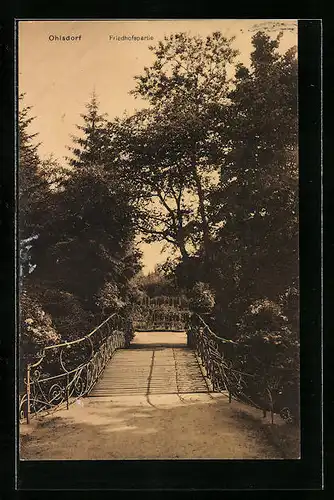AK Hamburg-Ohlsdorf, Friedhofspartie, Brücke mit Bäumen