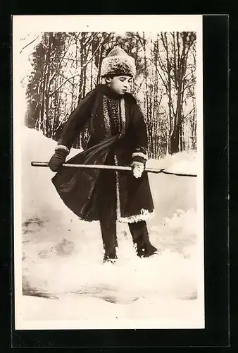 AK Alexej von Russland als Bub in Winterkleidung im Schnee