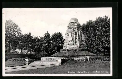 AK Deutsch-Eylau, Heldendenkmal mit Park