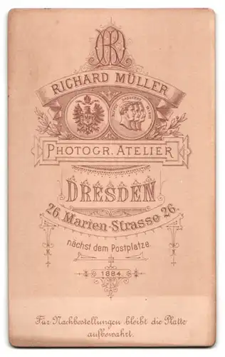 Fotografie Richard Müller, Dresden, Marien-Strasse 26, Elegant gekleideter Herr mit Vollbart