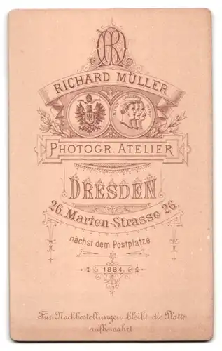 Fotografie Richard Müller, Dresden, Marien-Strasse 26, Elegant gekleideter Herr mit Vollbart