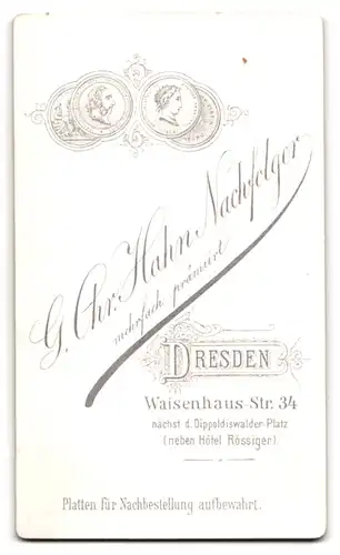 Fotografie G. Chr. Hahn Nachfolger, Dresden, Waisenhaus-Strasse 34, Bürgerliche Dame mit Kragenbrosche