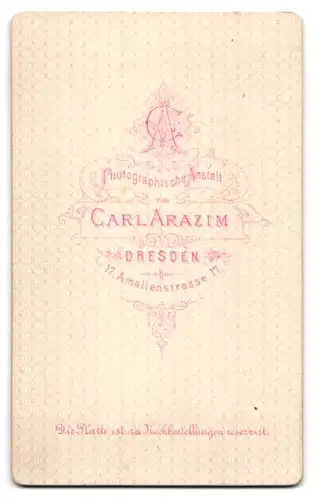 Fotografie Carl Arazim, Dresden, Amalienstrasse 17, Elegant gekleideter Herr mit Bart