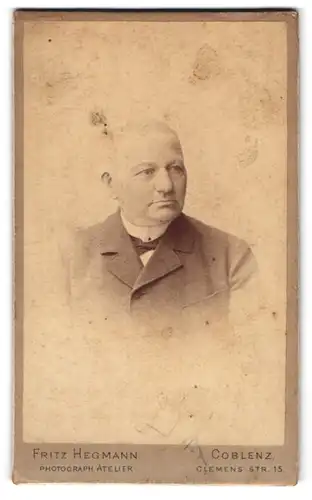 Fotografie Fritz Hegmann, Coblenz, Clemenz-Str. 15, Gutbürgerlicher Mann mit grosser Nase