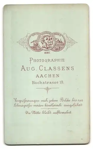 Fotografie Aug. Classens, Aachen, Hochstrasse 19, Gutbürgerliche Dame mit Halskette
