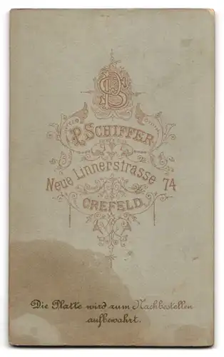 Fotografie P. Schiffer, Crefeld, Neue Linnerstrasse 74, Süsses Baby auf Fell