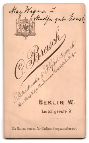 Fotografie C. Brasch, Berlin, Leipziger-Str. 9, Gutbürgerliches Paar in vertrauter Pose