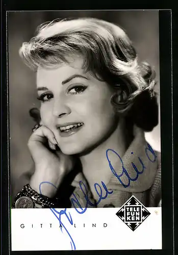 AK Musikerin Gitta Lind mit blondem Haar im Blazer, Autograph