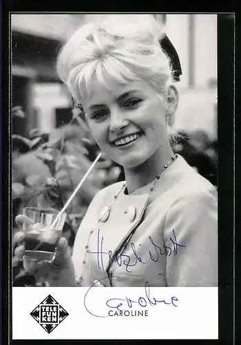 AK Musikerin Caroline im Sommerkostüm, Autograph