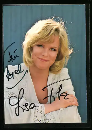 AK Musikerin Lisa Fitz lächelt, Autograph