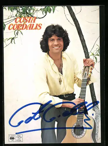 AK Musiker Costa Cordalis mit Gitarre, Autograph