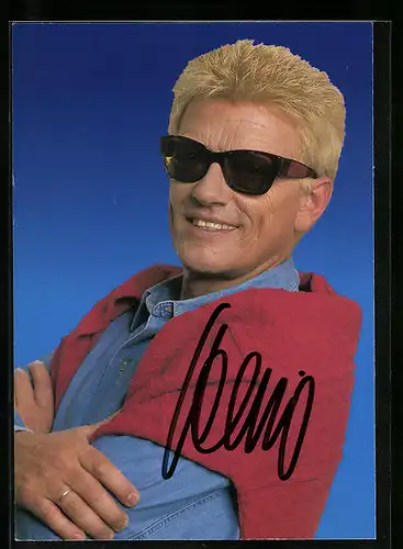 AK Musiker Heino mit übergelegtem Pullover, Autograph