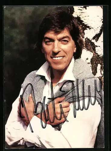 AK Musiker Bata Illic an eine Birke gelehnt, Autograph