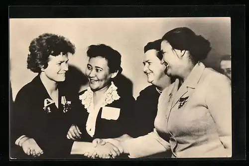 AK Moskau, Kosmonautin Tereschkowa auf dem Weltkongress der Frauen 1963