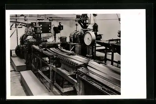 AK München, Metzeler-Werke, Profil-Herstellung aus Geweberohlingen