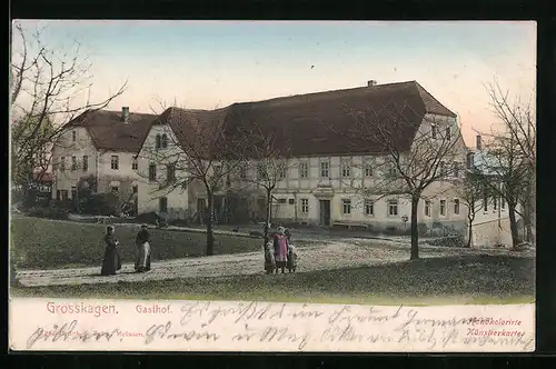 AK Grosskagen, Gasthof mit Strasse und Einwohnerinnen