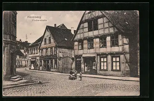 AK Havelberg, Fischerstrasse mit Geschäften