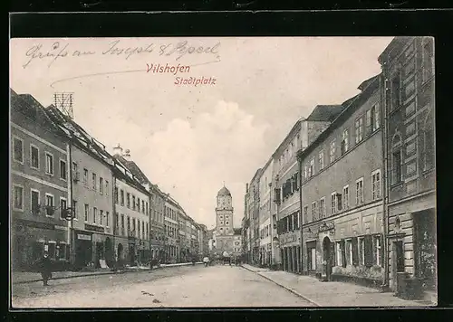 AK Vilshofen, Strassenpartie am Stadtplatz mit Kirche