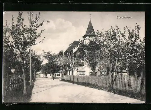 AK Ebenhausen, Strassenpartie mit Turm-Villa