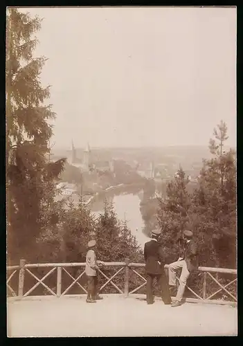 Fotografie Brück & Sohn Meissen, Ansicht Rochlitz, Blick von der Bastei auf die Promenadenweg mit Schloss Rochlitz, 1898