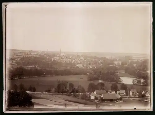 Fotografie Brück & Sohn Meissen, Ansicht Waldenburg i. Sa., Blick über den Gutshof nach der Stadt