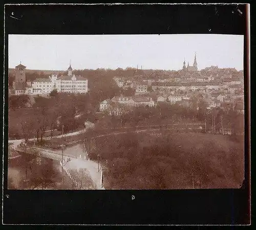 Fotografie Brück & Sohn Meissen, Ansicht Waldenburg i. Sa., Blick auf die Stadt mit dem Lachnersturm