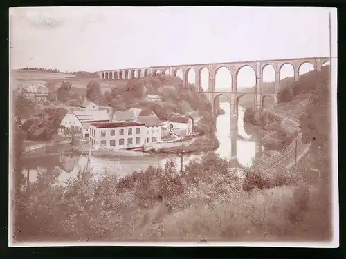Fotografie Brück & Sohn Meissen, Ansicht Wechselburg, Blick auf die Göhrener Brücke mit Mühle