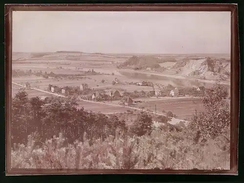 Fotografie Brück & Sohn Meissen, Ansicht Diesbar-Nieschütz, Blick auf den Ort an der Elbe