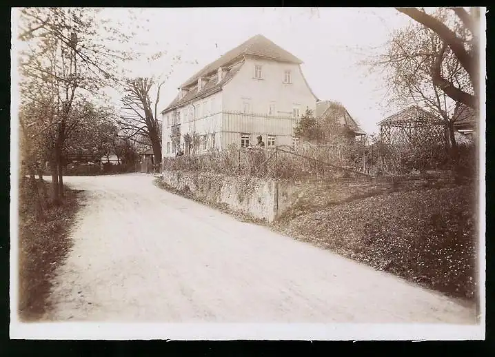 Fotografie Brück & Sohn Meissen, Ansicht Schmiedewalde, Strassenpartie am Gasthof 0