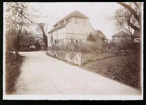 Fotografie Brück & Sohn Meissen, Ansicht Schmiedewalde, Strassenpartie am Gasthof