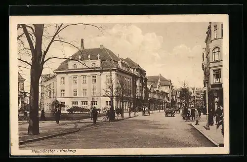 AK Neumünster, Strassenpartie Kuhberg mit Passanten