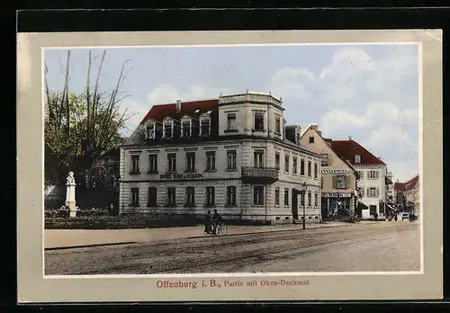 AK Offenburg i. B., Hotel Ries zum Ochsen, Partie mit Oken-Denkmal