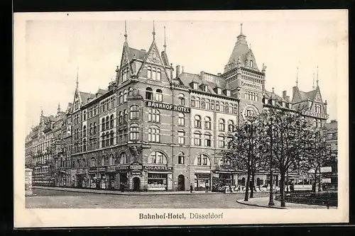 AK Düsseldorf, Strasseneck am Bahnhof-Hotel